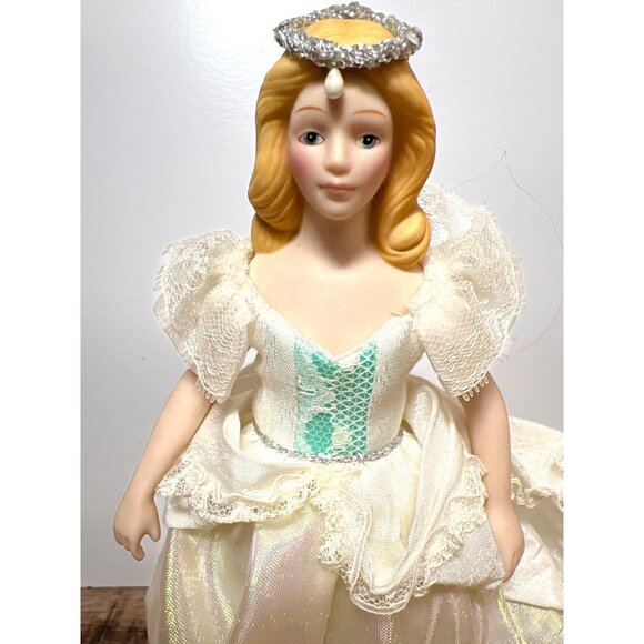 Avon Hand-Painted Porcelain Princess Figurine With Lace Dress & Pearl Tiara - Picture 2 of 4